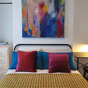 https://georgian-townhouse-5-bedrooms-6-beds-ideal-for-large.cardiffhotelswales.com