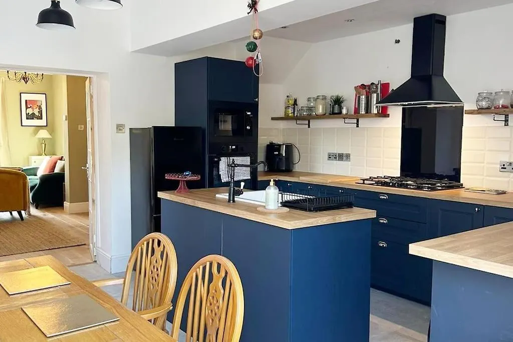 Townhouse In Belfast, Newtownabbey. contacts